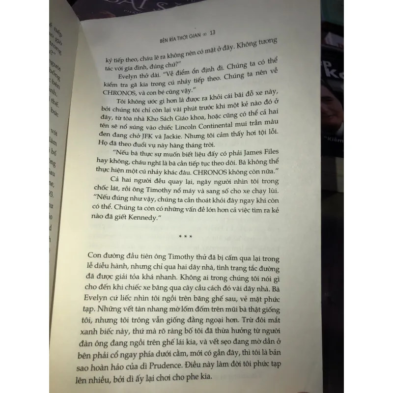 Bên rìa thời gian - Rysa Walker 1023656