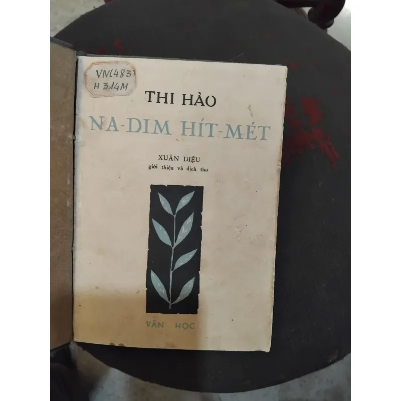 Thi hào Na dim Hit mét ( Xuân Diệu giới thiệu và dịch thơ ) 1002641