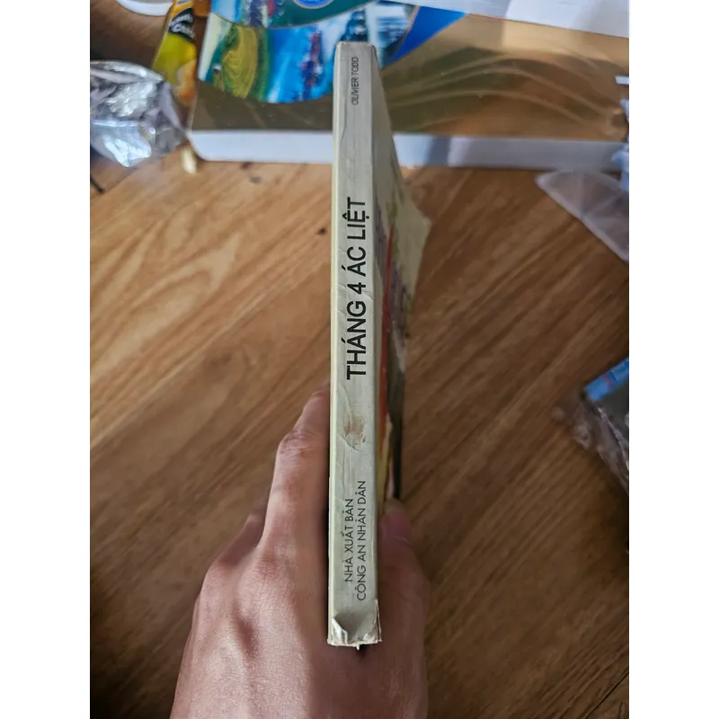 Tháng 4 ác liệt (chất lượng đọc, đủ nội dung, mất vài trang phụ lục ở cuối)
 703765