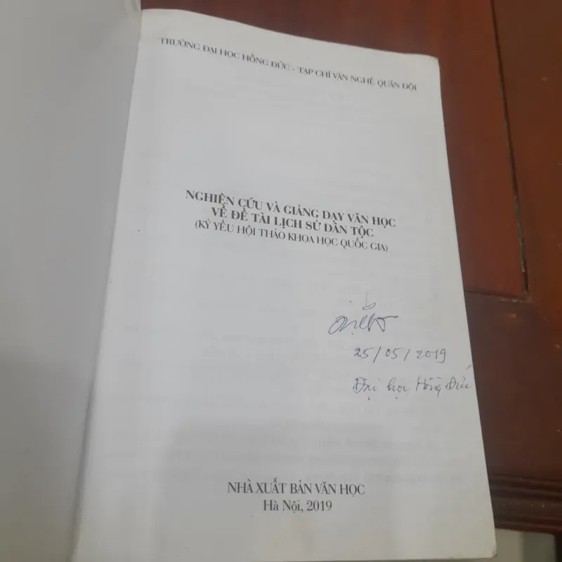 NGHIÊN CỨU VÀ GIẢNG DẠY VĂN HỌC VỀ ĐỀ TÀI LỊCH SỬ DÂN TỘC (kỷ yếu hội thảo khoa học) 1037086