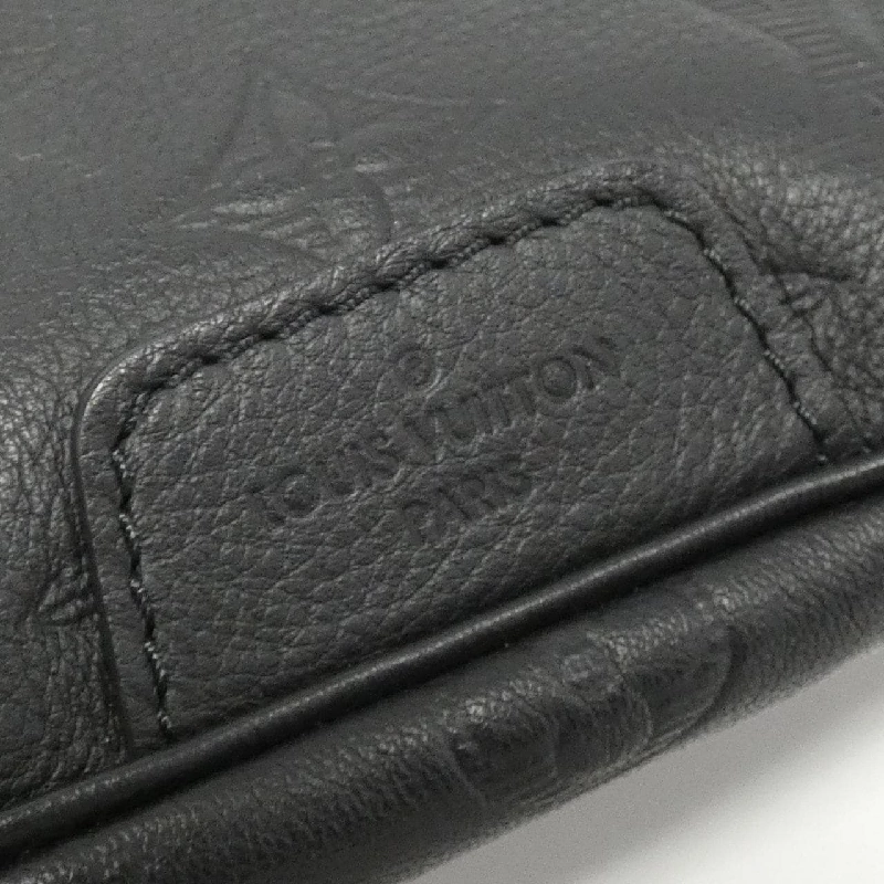 Túi đeo chéo Louis Vuitton Monogram Shadow Discovery Bum Bag PM M46036 613560