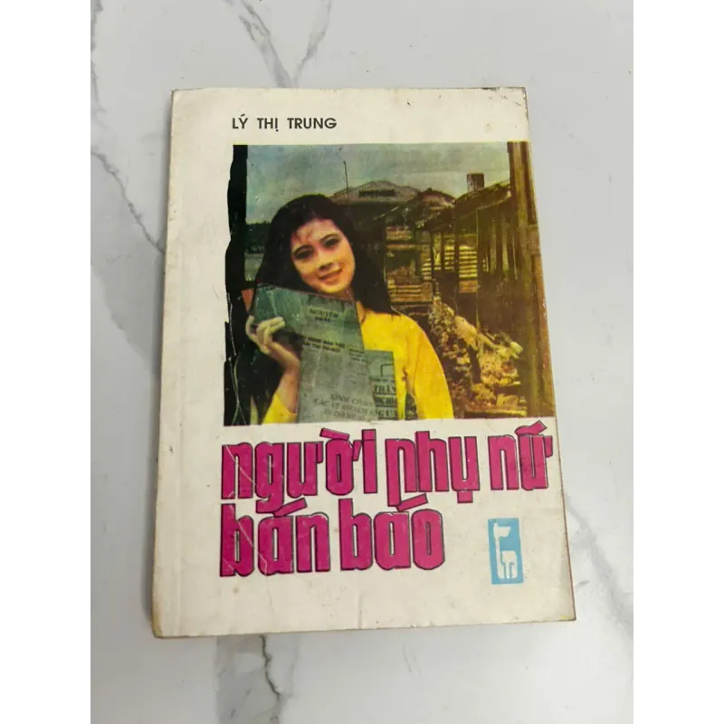 Người Phụ Nữ Bán Báo - Lý Thị Trung 639322