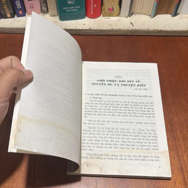 II Nhà Văn Trong Nhà Trường: Nguyễn Du - Lê Thu Yến - 2002 789433