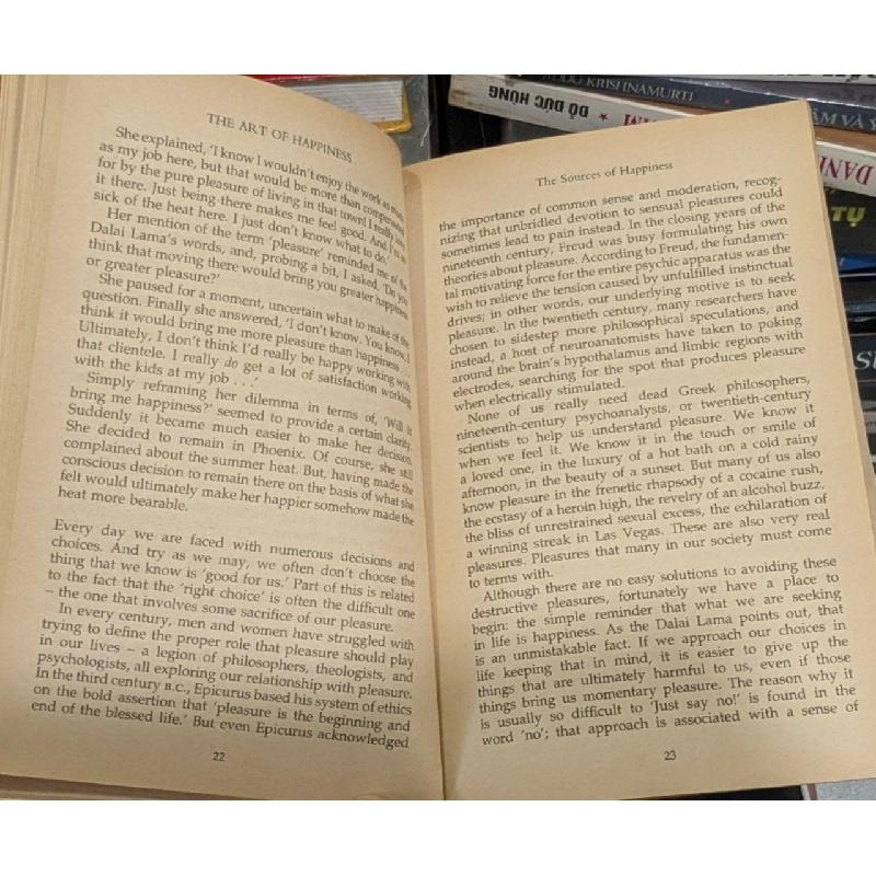 The Art of Happiness : A Handbook for Living - His holiness the Dalai Lama & Howard C. Cutler 409677