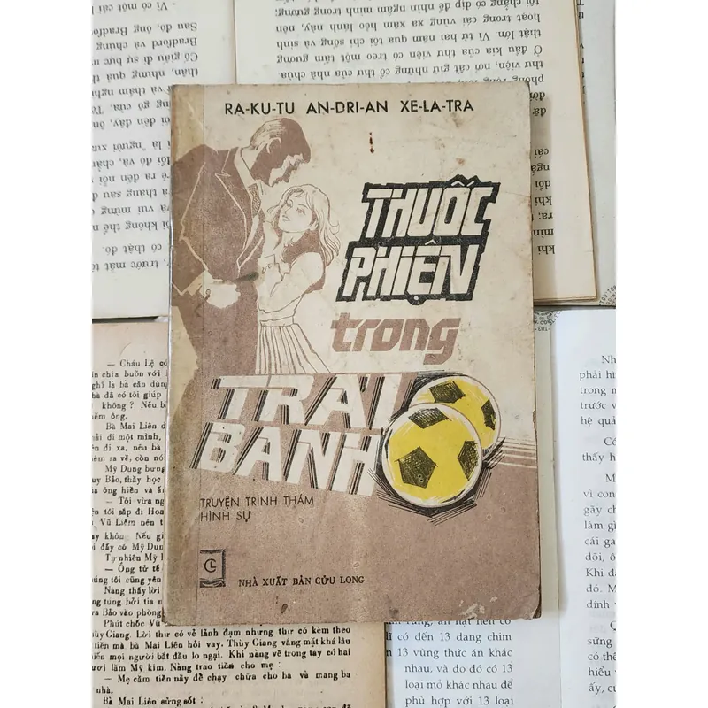 Tiểu thuyết hình sự tội phạm: Thuốc phiện trong trái banh 703964