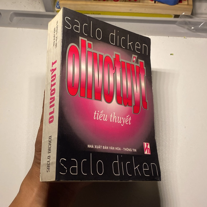 OLIVƠ TUÝT, SACLO DICKEN (XB 2001) 531111