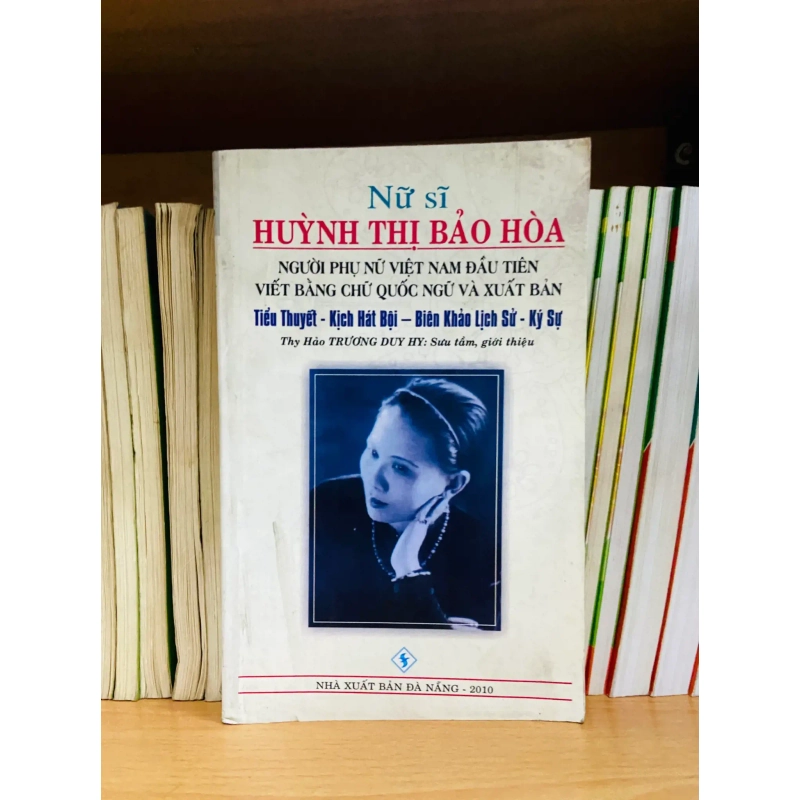 (Sách cũ SCGR) Nữ sĩ Huỳnh Thị Bảo Hòa - Lịch sử VAVOD1O3N5C1-3 Blogmeo090426 1015100