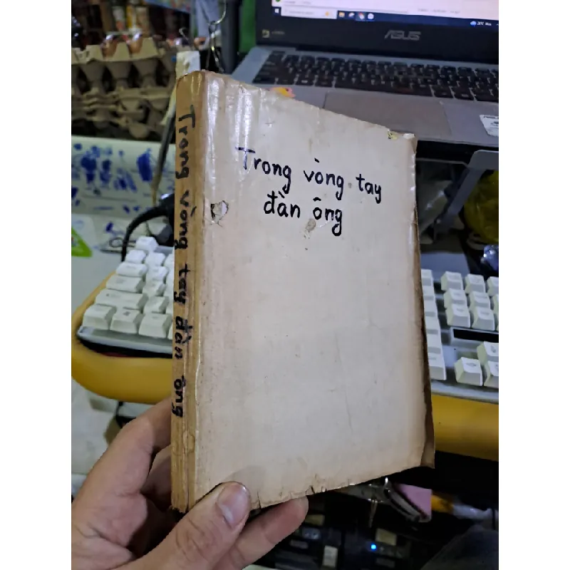 Trong vòng tay đàn ông Nguyễn Thụy Long mới 70% ố 1970 Văn học Việt Nam HCM1709 559938