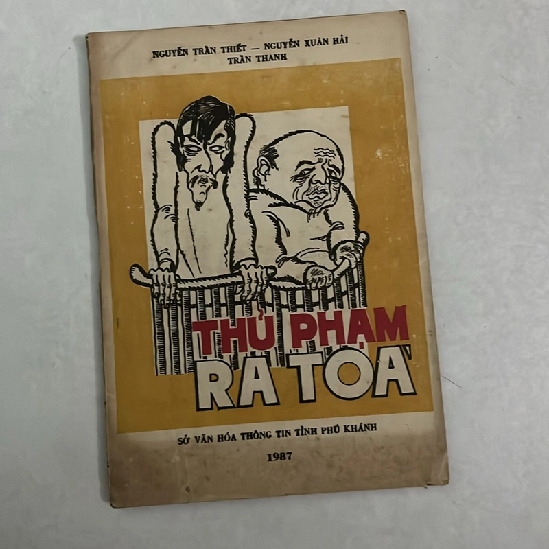 Thủ phạm ra toà — 1987s 498706