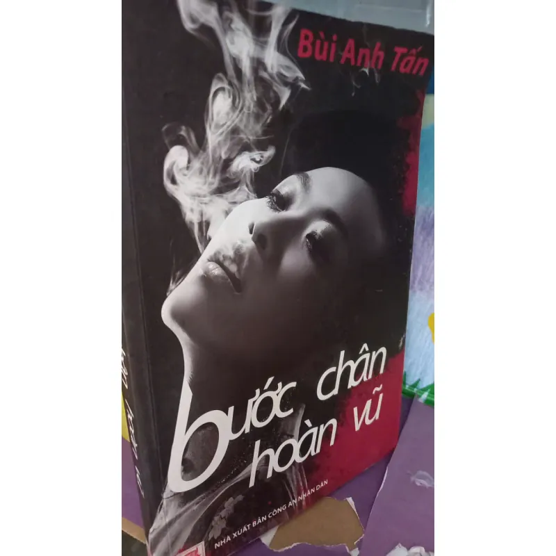 bước chân hoàn vũ 1013512