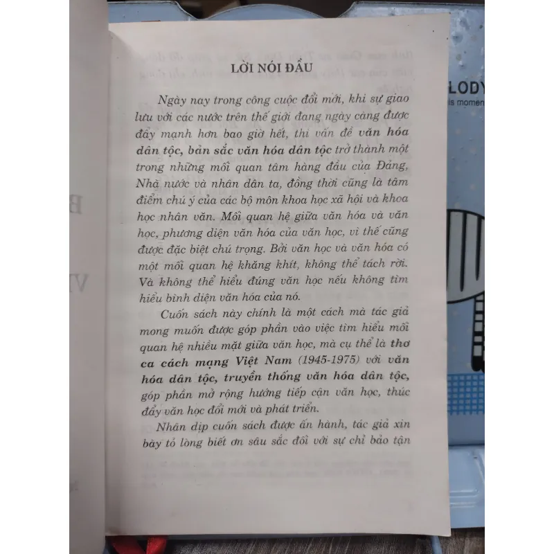 Sách: Bản sắc dân tộc trong thơ ca Việt Nam hiện đại (1945-1975) - TG: Nguyễn Duy Bắc (A2) 746112