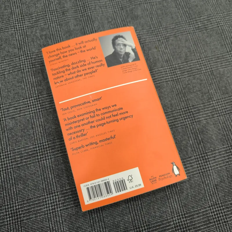 Talking to Strangers - Malcolm Gladwell (Penguin Psychology) - Sách mới 959970