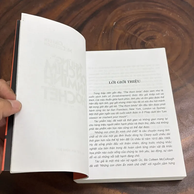 II Văn Học Kinh Điển: Những Con Chim Ẩn Mình Chờ Chết - COLLEEN Mc CULLOUGH - 2012 977224