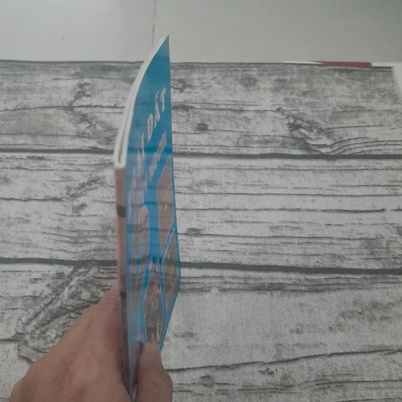 Trái Đất 6 tỷ người. Người dịch Phạm văn Uyển. 701474