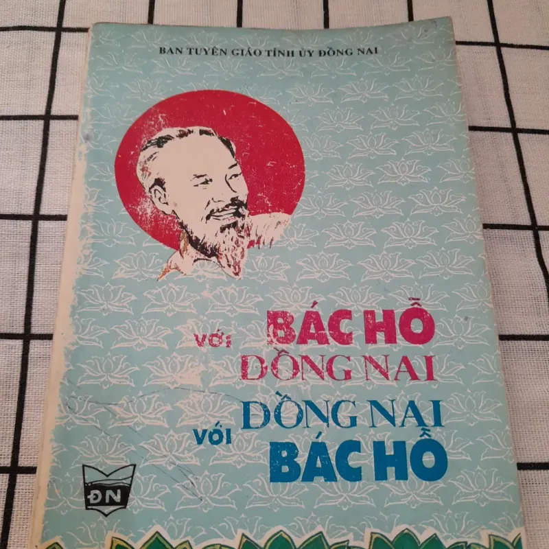 BÁC HỒ với ĐỒNG NAI. Ban Tuyên Giáo TU ĐỒNG NAI năm 1990 571361