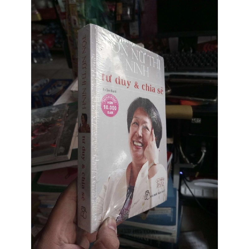 Tư Duy & Chia Sẻ - Tôn Nữ Thị Ninh mới 90% ố còn seal kèm đĩa Sách văn học HCM1004 1007365