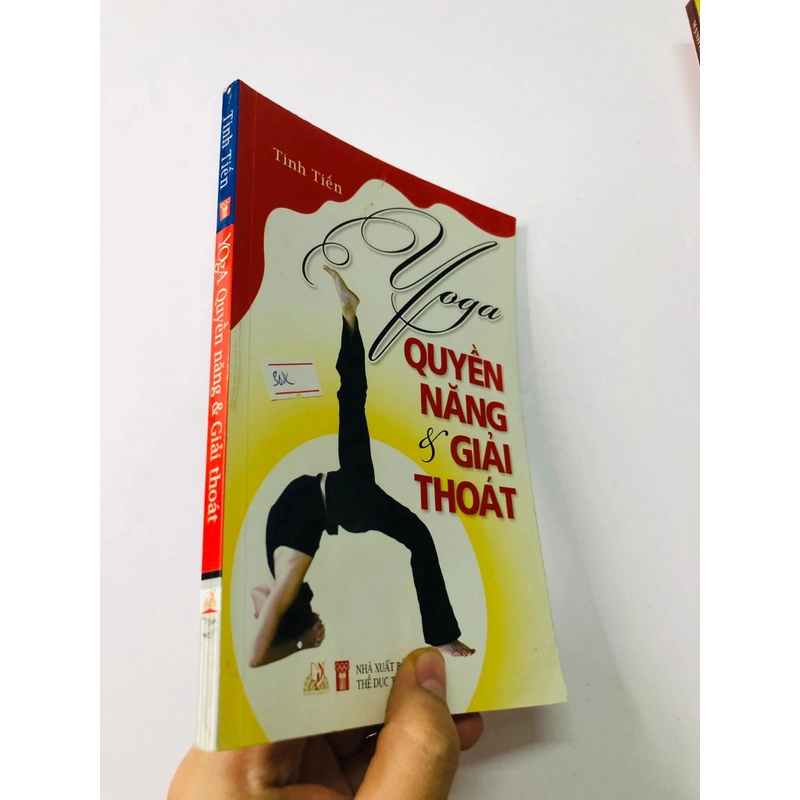 SÁCH YOGA  - sách đã qua sử dụng, tình trạng đọc tốt  460463