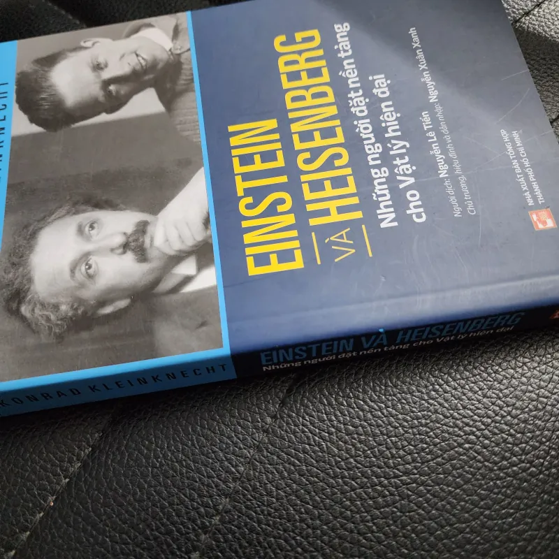 Einstein và Heisenberg - Những người đặt nền tảng cho vật lý hiện đại | Konrad Kleinknecht 930007
