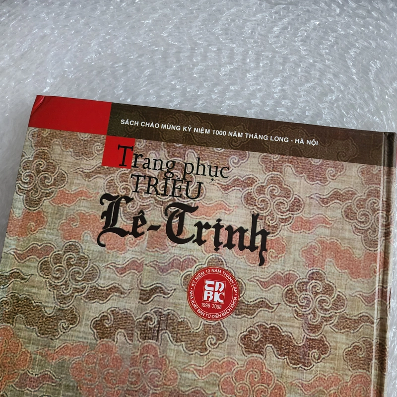 Trnag phục triều Lê Trịnh, bìa cứng, in màu 411740