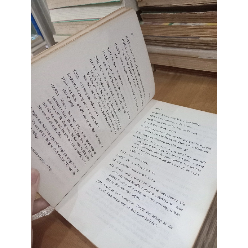 Đi xa away - Michael Gow 1025987