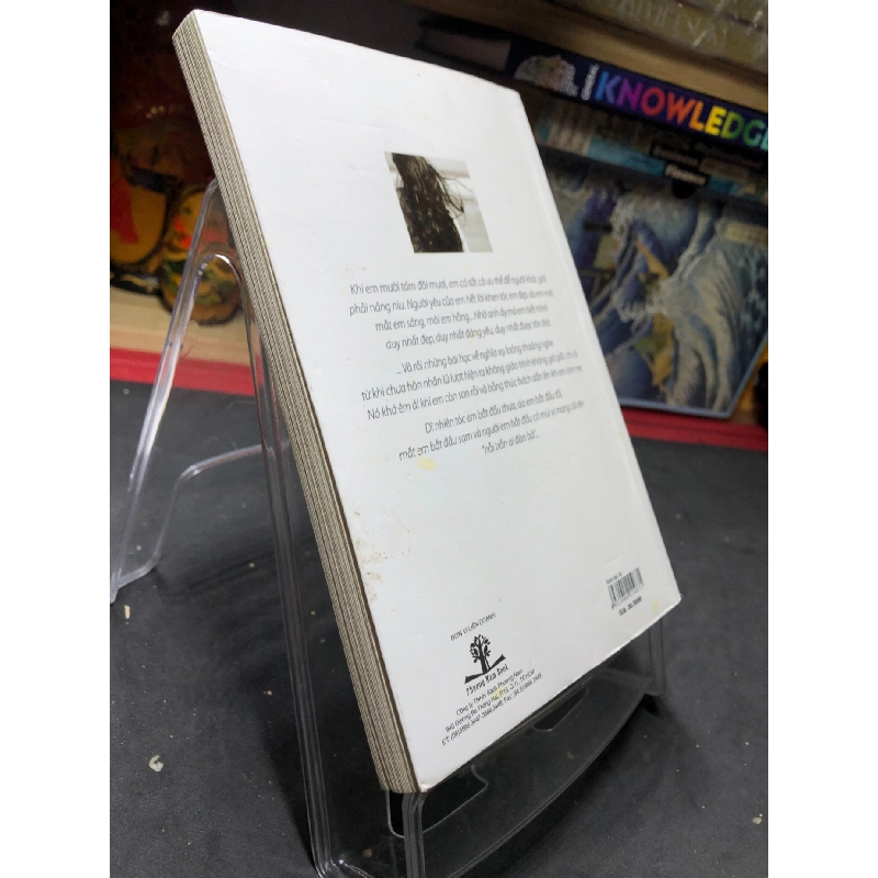 Gánh đàn bà mới 60% ố ẩm có dấu mộc và viết nhẹ trang đầu 2010 Dạ Ngân HPB0906 SÁCH VĂN HỌC 914729