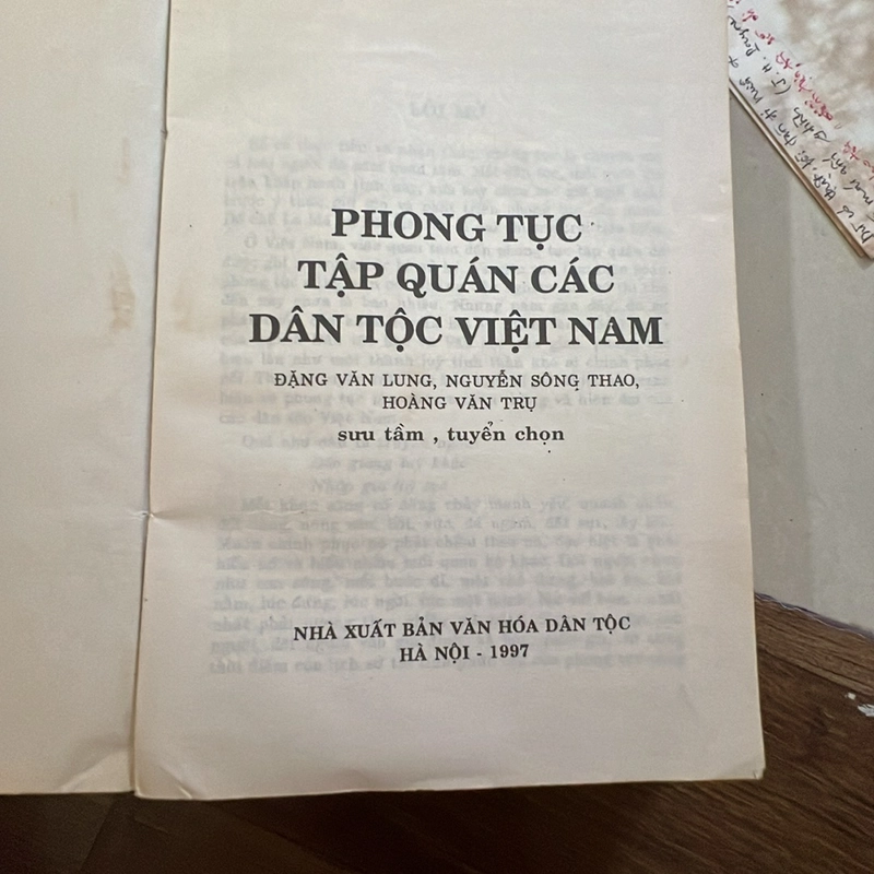 Phong tục tập quán các dân tốc Việt Nam 273959