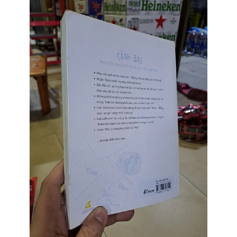 Thế giới nhỏ xinh nhu bàn tay con gái mới 90% ố nhẹ Traveling Kat 2016 HCM0308 Văn học Việt Nam 523891