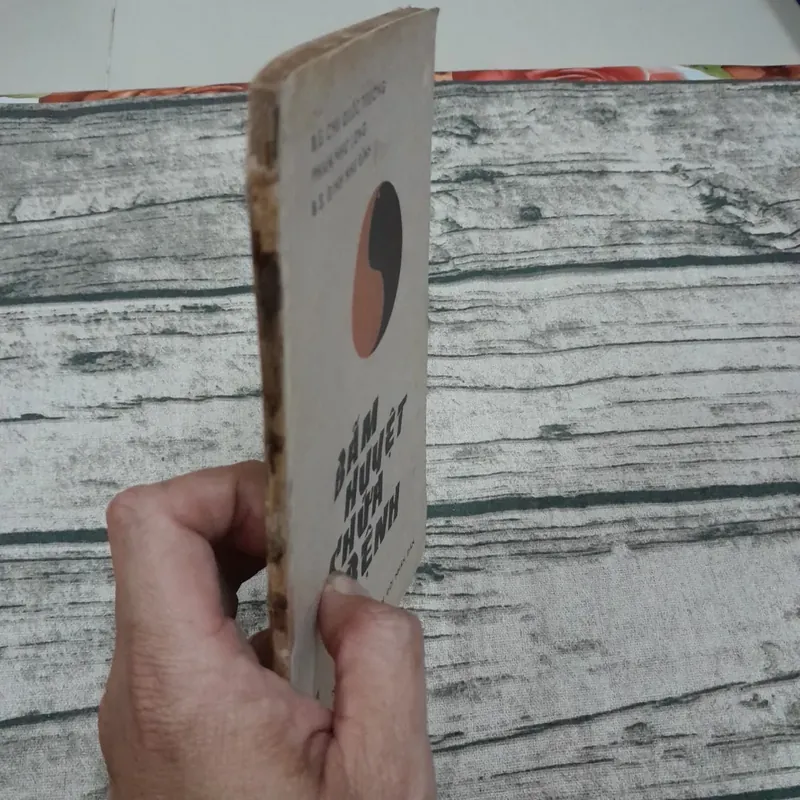 Bấm huyệt chữa bệnh Tập 1. B.s. Chu Quốc Trường...in năm 1987 728427