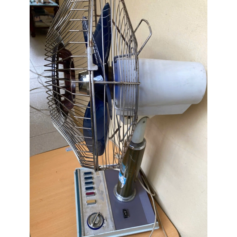 Quạt lửng Toshiba thân đế gang sắt ,6 phím 1 đồng hồ có số ngủ ,nặng 6,6kg . 451994