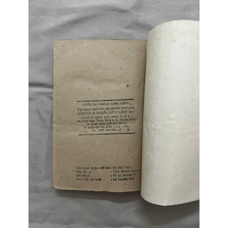 CHIẾC ÁO KHOÁC LÔNG CHỒN - Tập truyện ngắn Léningrat 992564