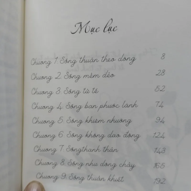 Như mây bình thản, như nước thong dong" của tác giả Akira Uenishi.  703714