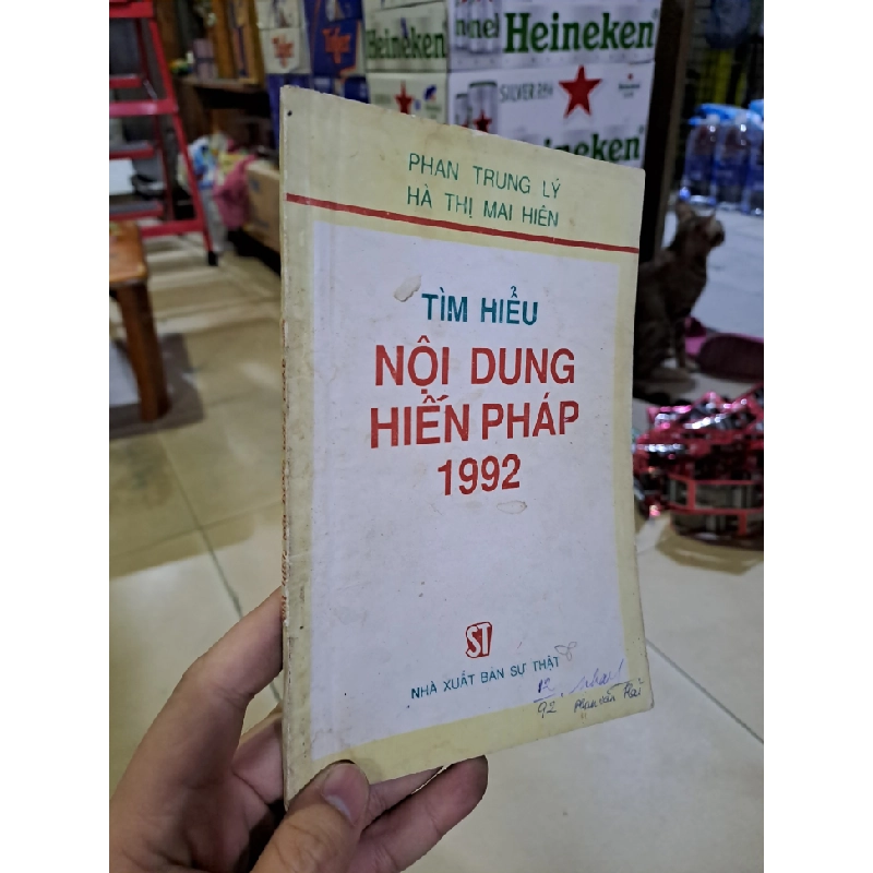 Tìm hiểu nội dung hiến pháp 1992 Phan Trung Lý mới 80% ký tên bìa HCM0308 GIÁO TRÌNH, CHUYÊN MÔN 523872