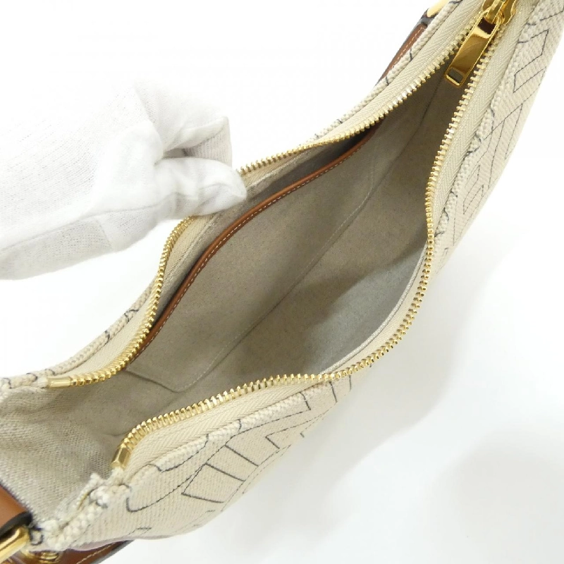 Túi xách vai Celine Medium Ava 196922ERK - Hàng hiệu Authentic 803168