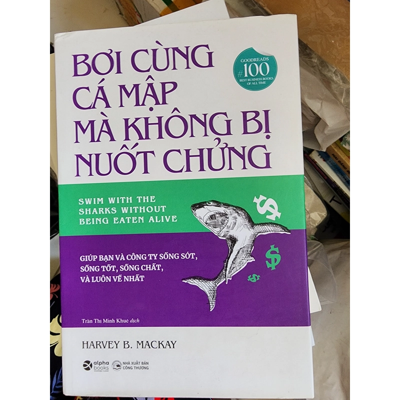 Sách Bơi cùng cá mập mà không bị nuốt chửng của Harvey Mackay mới 99% 502733