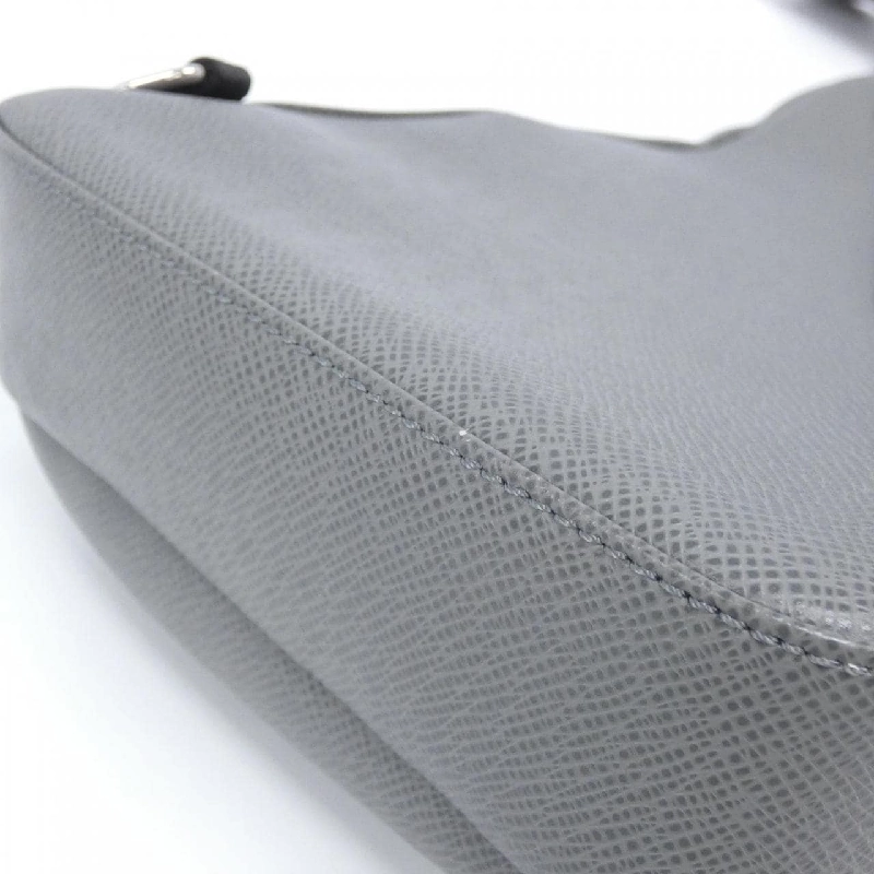 Túi đeo chéo Louis Vuitton Taiga Avenue M30801 - Hàng hiệu chính hãng 766045