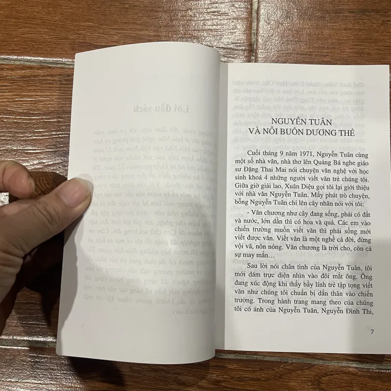 Con chữ soi bóng đời - Bút ký, chân dung văn học 2 tập - Trần Thị Thắng (9) 761921