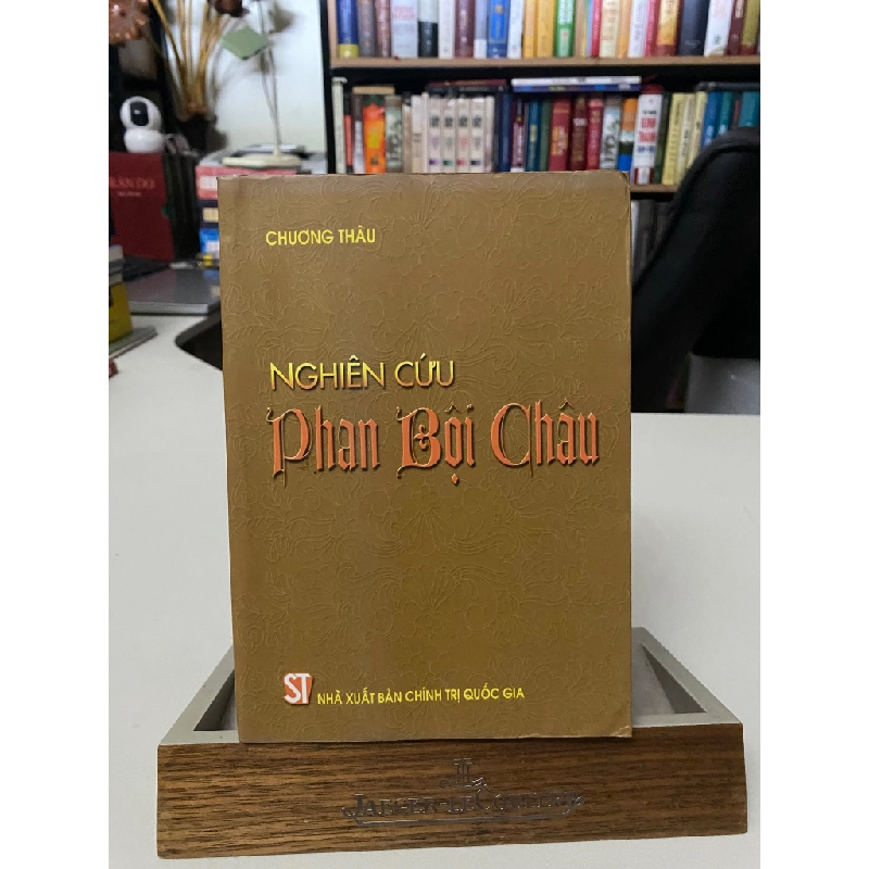 Nghiên cứu Phan Bội Châu- Tác giả Chương Thâu- Sách lưu kho mới 90%- Năm xb 2004 406219