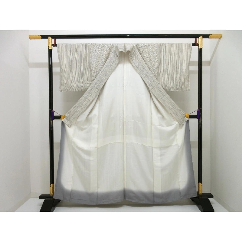 Áo họa tiết nhỏ - Kích thước L - Hàng hiệu Authentic 877558