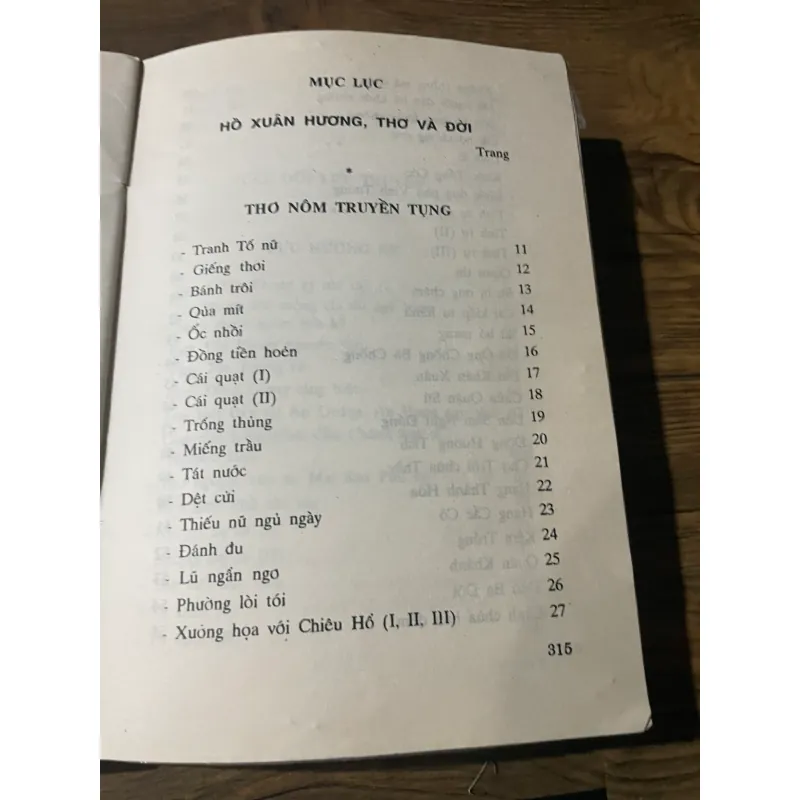 HỒ XUÂN HƯƠNG - THƠ VÀ ĐỜI 592096