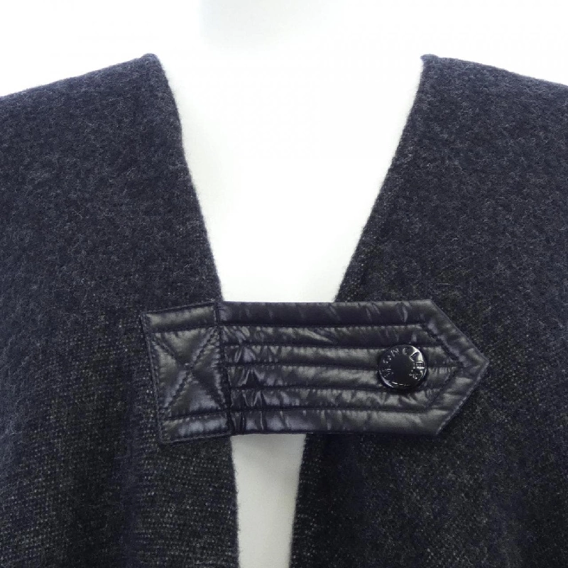 Moncler MONCLER 20933G00012 Cape 629162