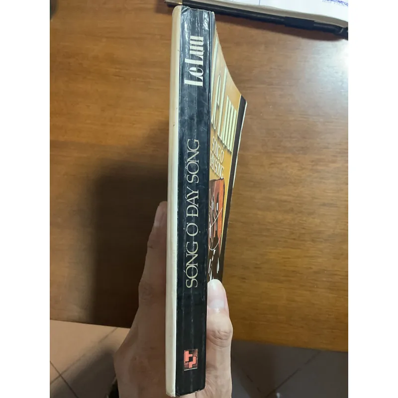 [KINH ĐIỂN] Sóng ở đáy sông - Lê Lựu 690920