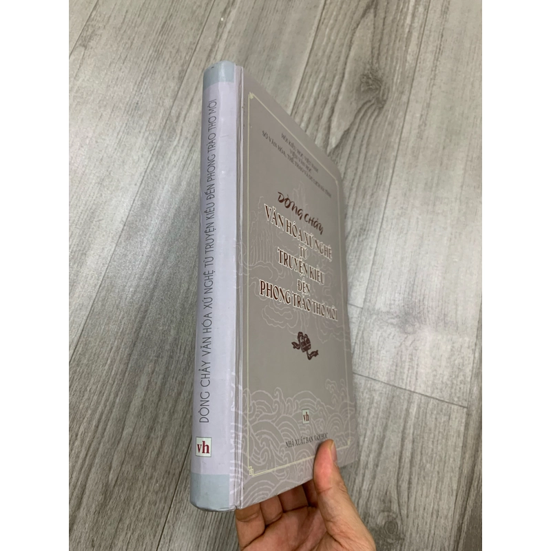 Dòng chảy văn hoá xứ nghệ từ truyện kiều đến phong trào thơ mới. 999 463761