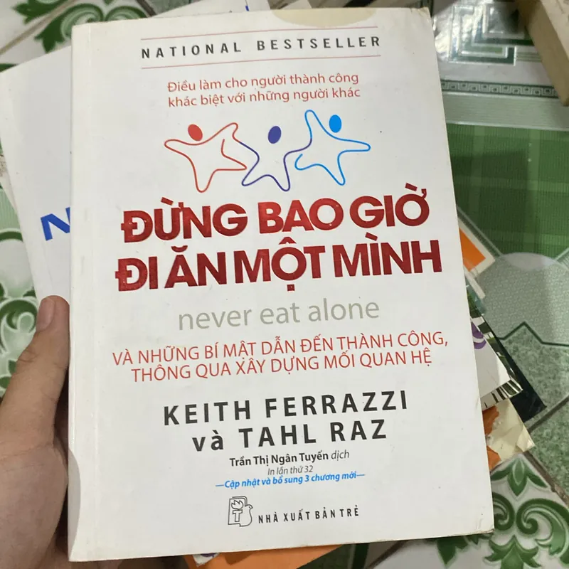 Đừng bao giờ đi ăn một mình  564743