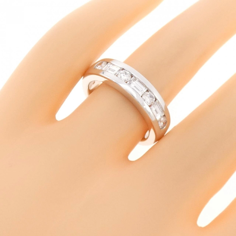 Nhẫn kim cương 750WG 669080