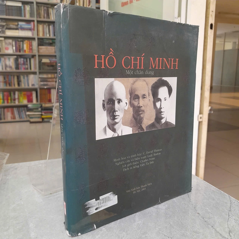 HỒ CHÍ MINH - MỘT CHÂN DUNG 546642
