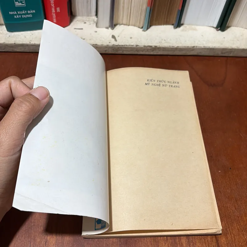 II Nữ Trang: Kiến Thức Mỹ Nghệ Nữ Trang (Kỹ Thuật Cần Hột) - Hoàng Ngọc Vượng - 1989 751389