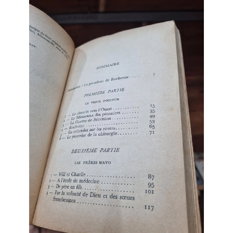 AUX FRONTIERES DE LA MEDECINE - Helen B. Clapesattle (1966) 145866