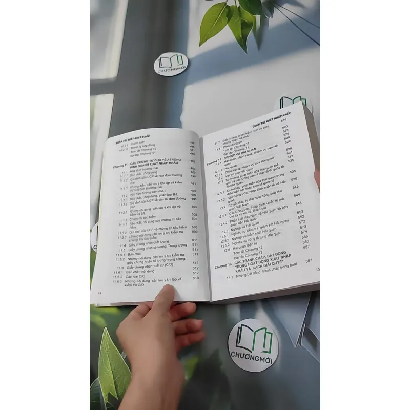 Quản trị xuất nhập khẩu - Đoàn Thị Hồng Vân & Kim Ngọc Đạt 1018850