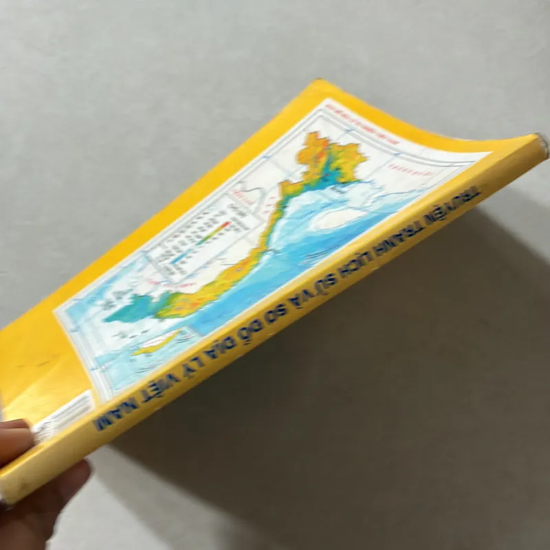 Truyện tranh lịch sử và sơ đồ địa lý Việt Nam 738365