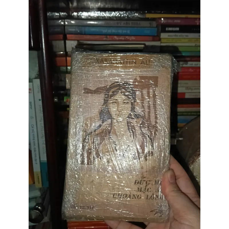 Đức Mẹ mặc áo choàng lông 1001127